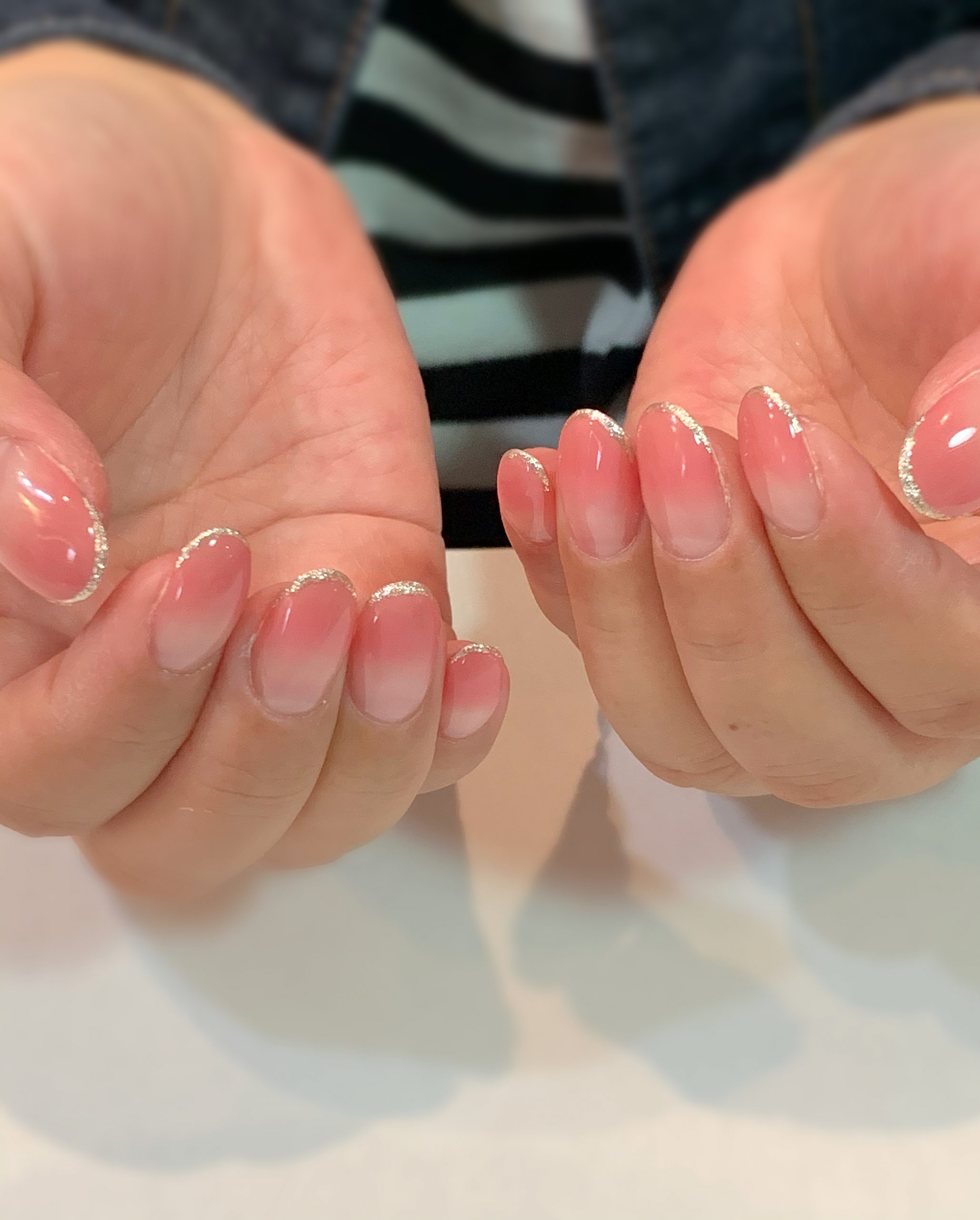 大人ピンクグラデ エッジラメ 大人シンプルネイル 門真市のネイルサロン Kiko Nail