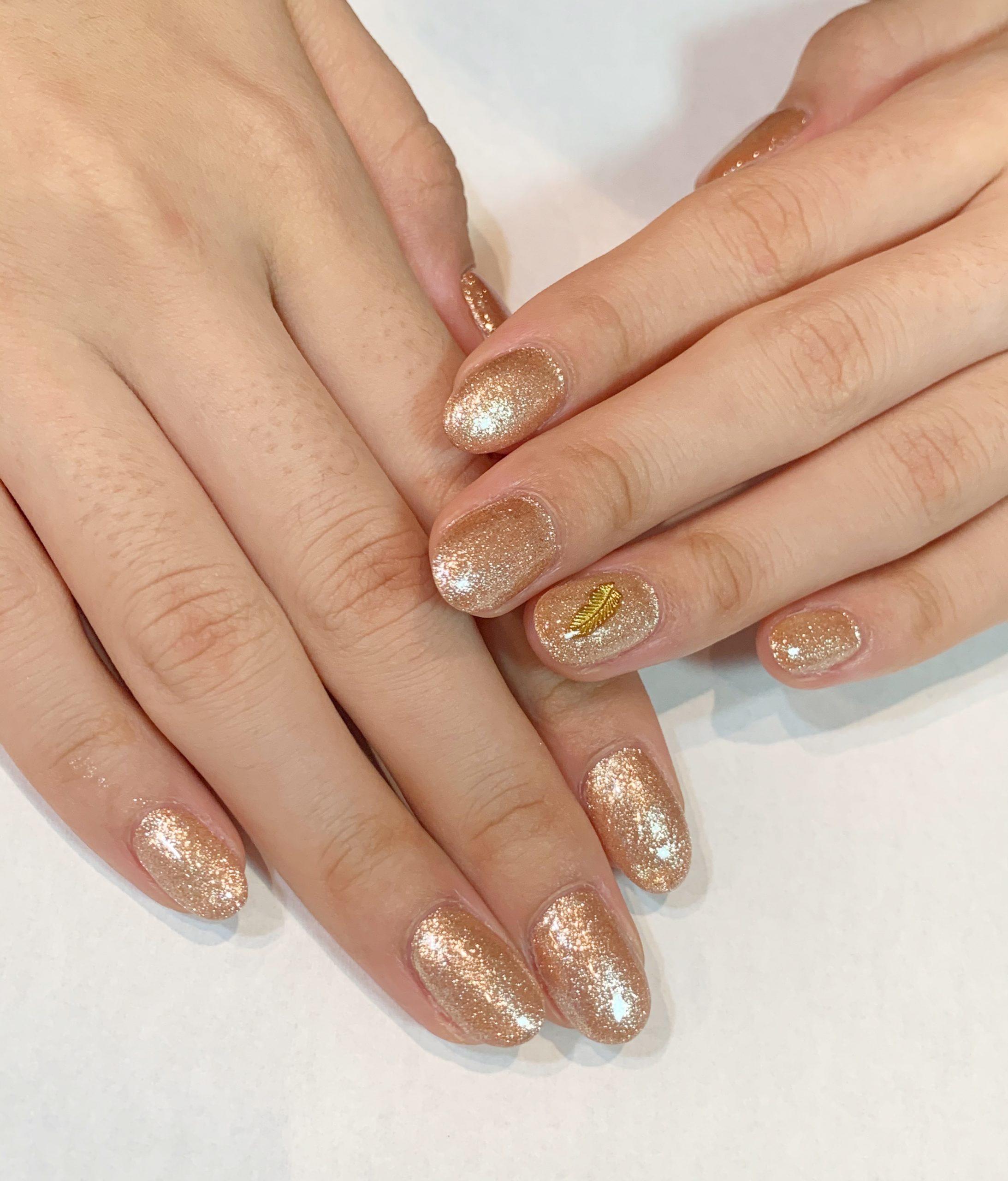 グリッターネイル ピンクゴールド ワンポイントフェザー 門真市のネイルサロン Kiko Nail