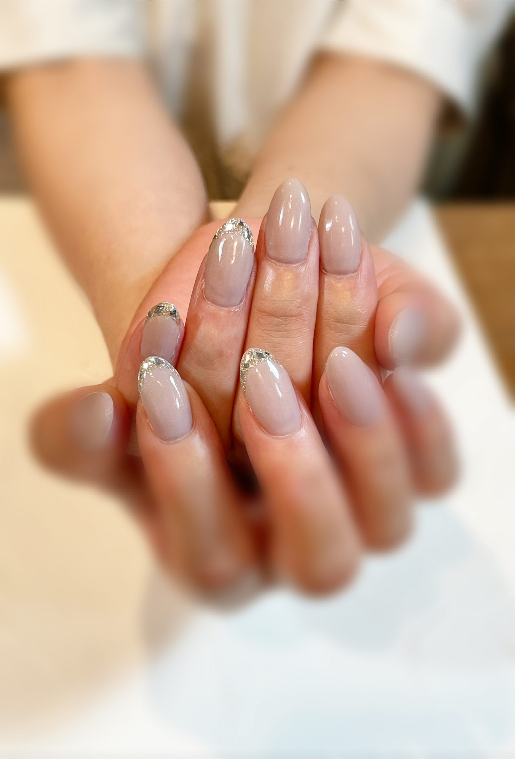 ガラスフレンチ シルバー グレージュ 大人シンプルネイル 門真市のネイルサロン Kiko Nail