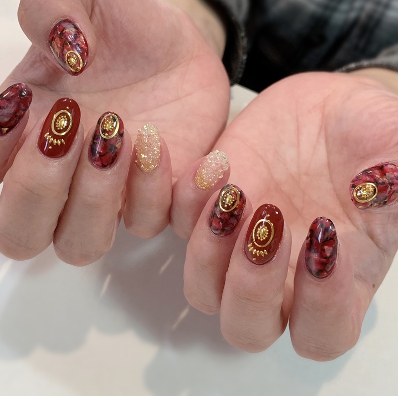 大理石風 赤 ブラック ゴールドパーツ ピクシービジュー 門真市のネイルサロン Kiko Nail