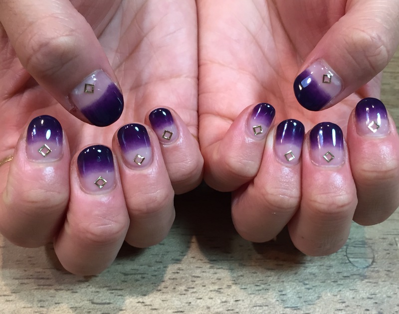 ダークブルーパープルで、秋NAIL。